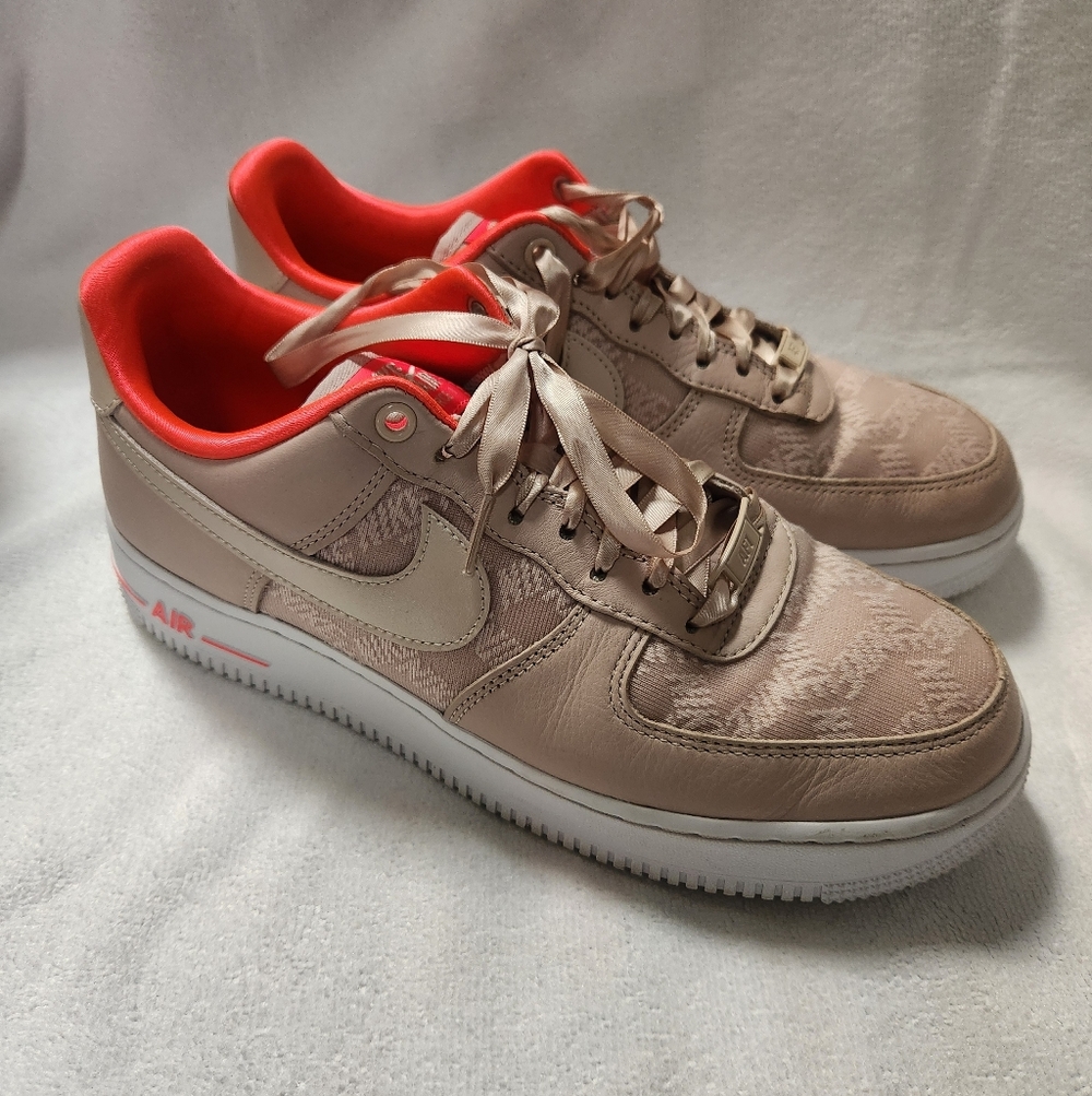 Nike Air Force 1 Low Top Sneakers in Beige with Coral Accents